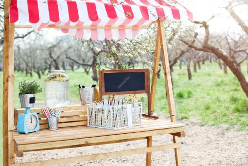 park green lawn wooden counter with lemonade adorable summer lemonade stand cooking homemade lemonade garden lemonade glass jar wooden stand open air 149112 7